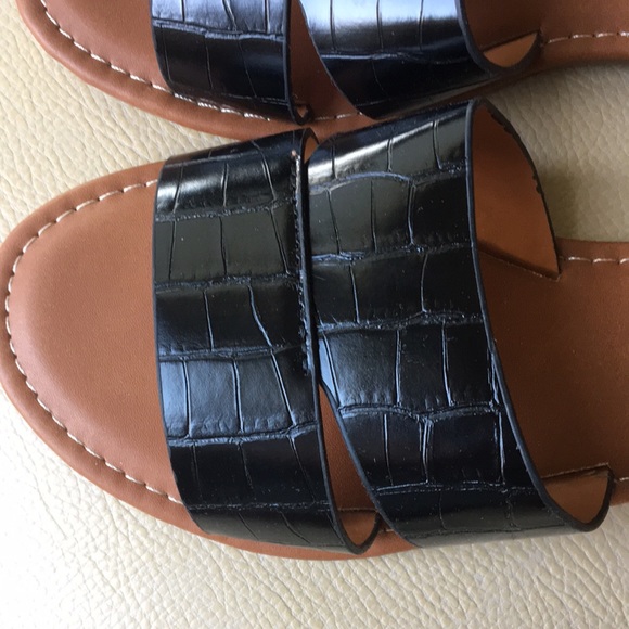 Black faux alligator slides - Picture 2 of 5